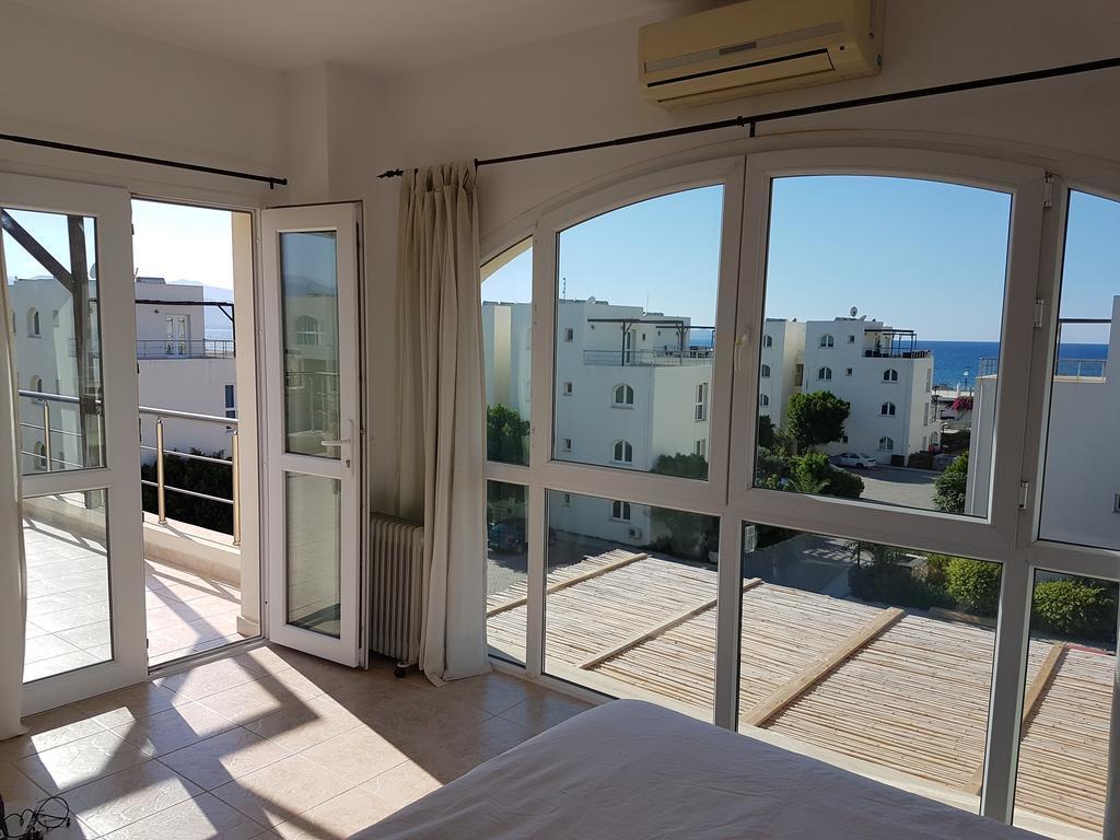 Aphrodite Beachfront Penthouse Apartment Ghaziveran Exteriér fotografie