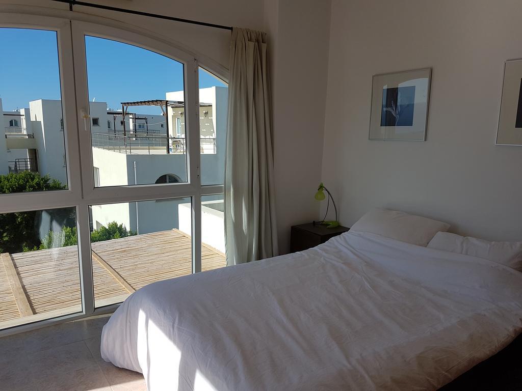 Aphrodite Beachfront Penthouse Apartment Ghaziveran Exteriér fotografie